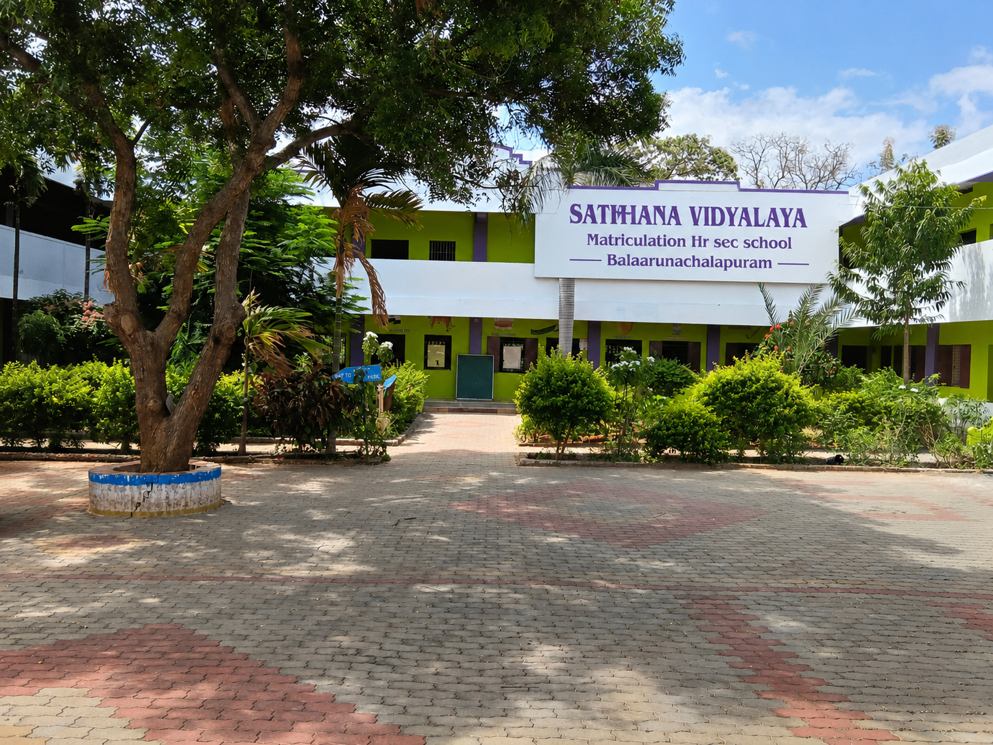 Spacious green Sathana Vidyalaya campus