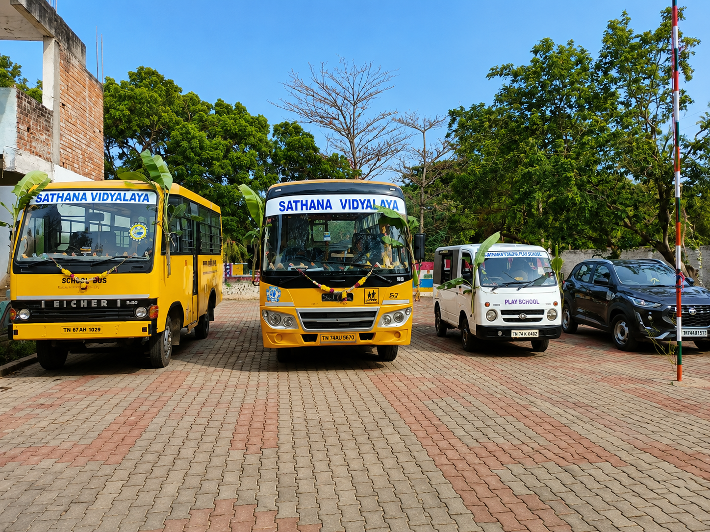 Sathana Vidyalaya school buses and transport vehicles